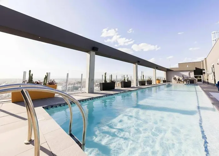 Apartment Boulevard Highrise Stu Sky Pool Parking Gym 29 *